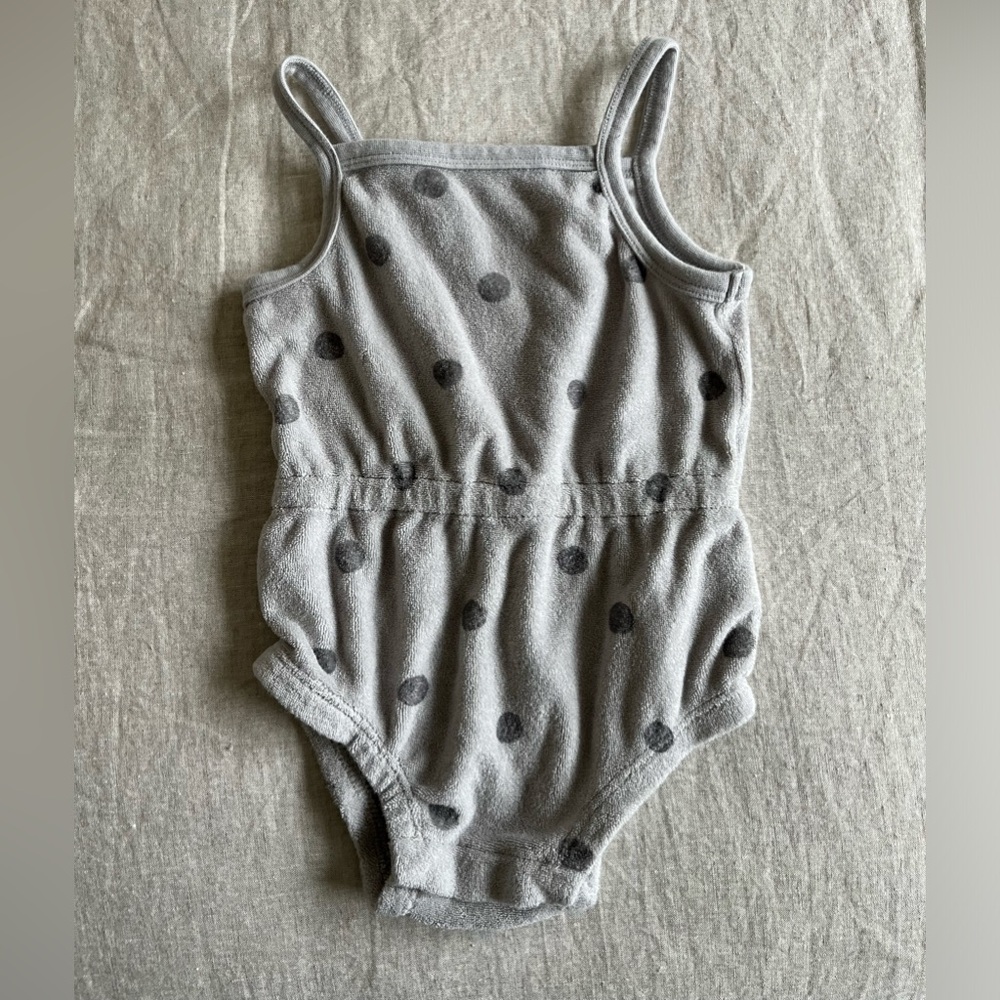 QUINCY MAE Terry Cinch Romper - Gray Polka Dot